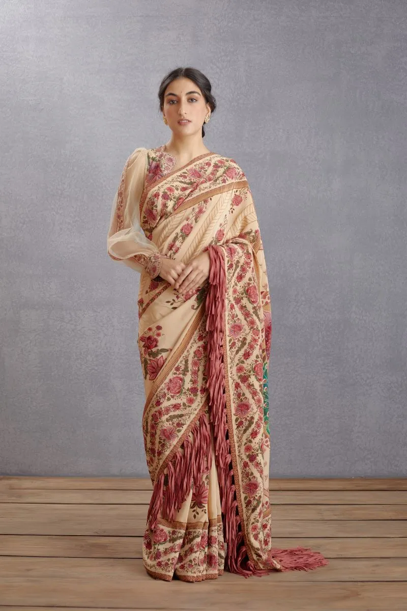 Kasturi taahira sari