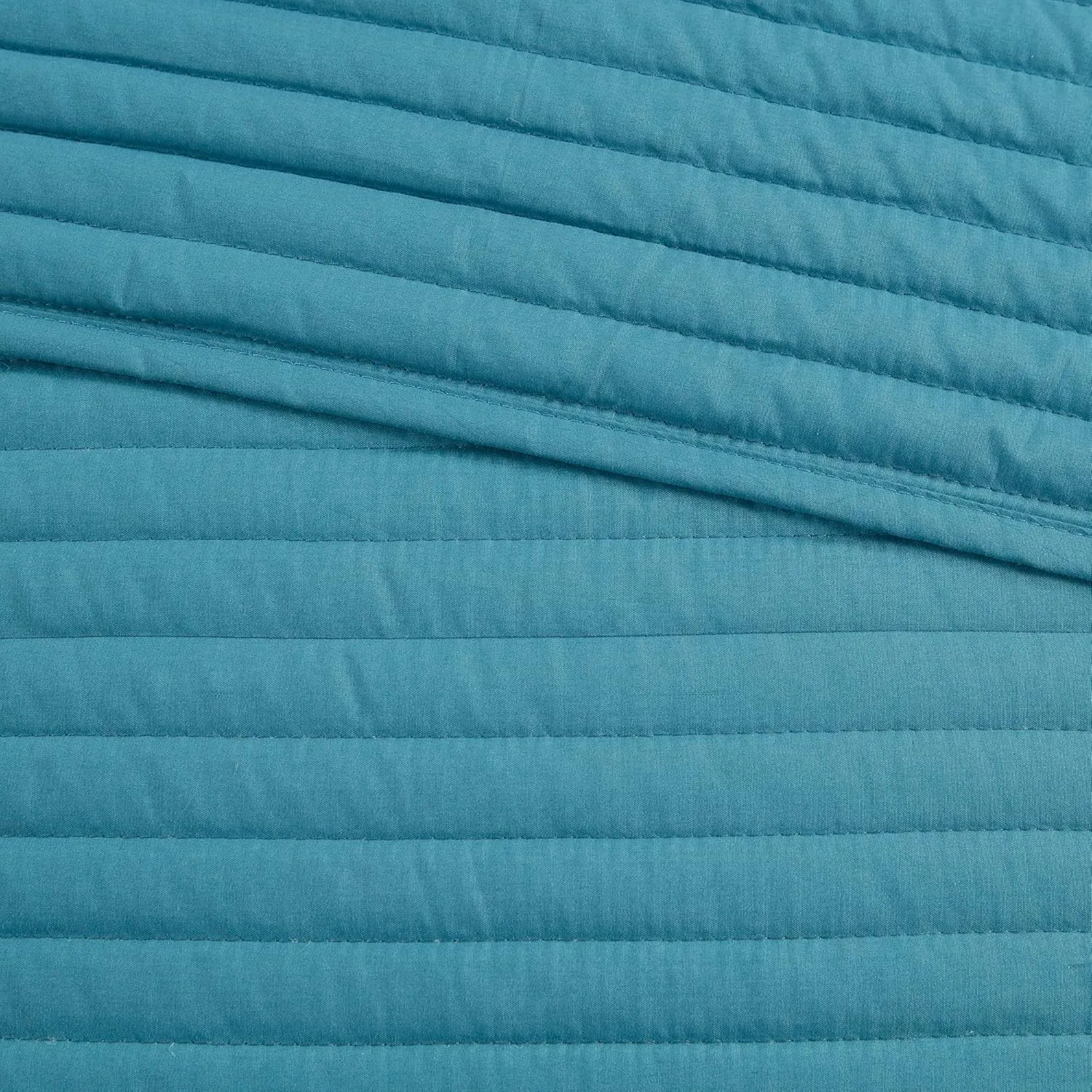 Madison Park Marina Comforter Quilt Combo Set - Modern Luxury Design, All Season Down Alternative Bedding, Matching Shams, Decorative Pillows, Full/Queen(90"x90"), Aqua 8 Piece