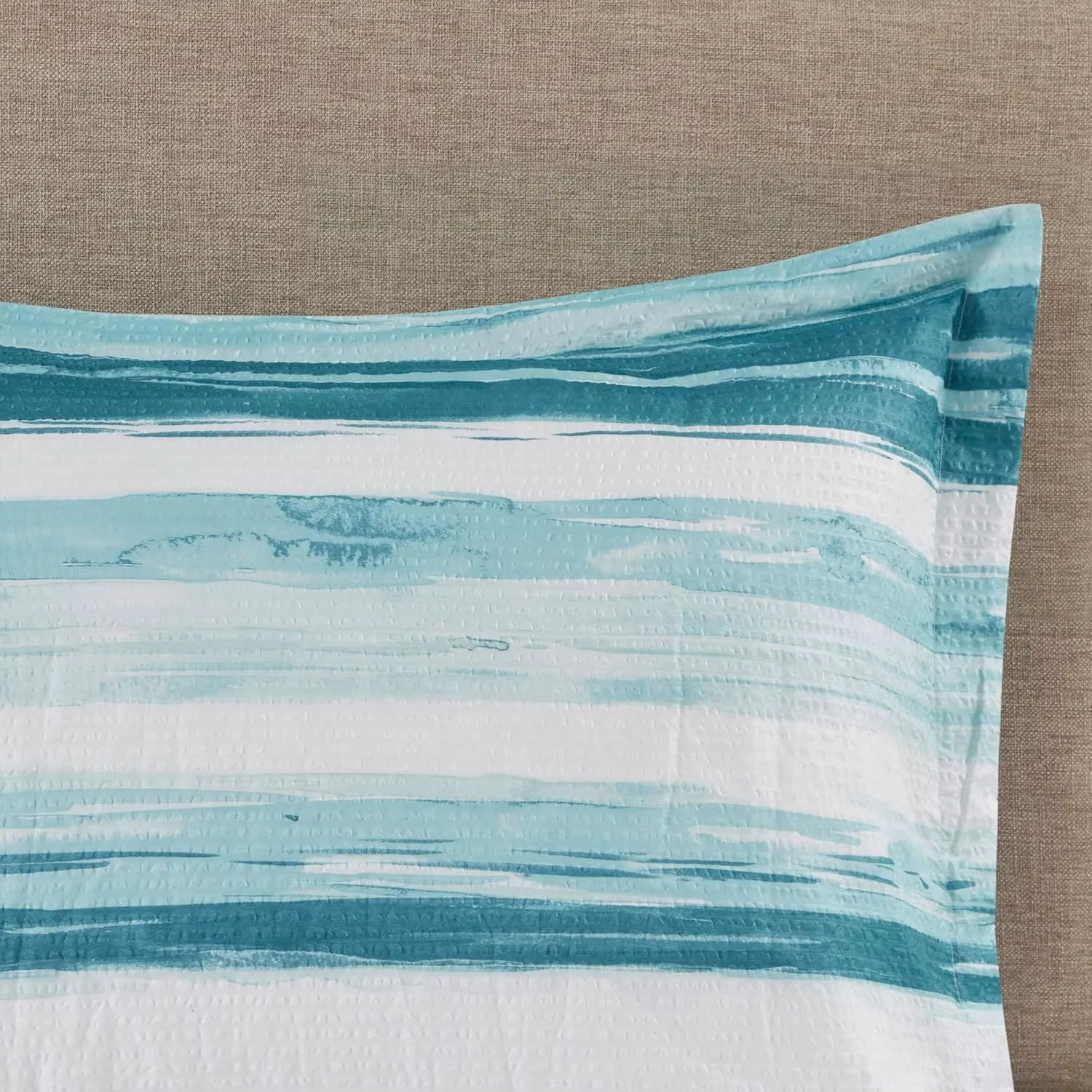 Madison Park Marina Comforter Quilt Combo Set - Modern Luxury Design, All Season Down Alternative Bedding, Matching Shams, Decorative Pillows, Full/Queen(90"x90"), Aqua 8 Piece