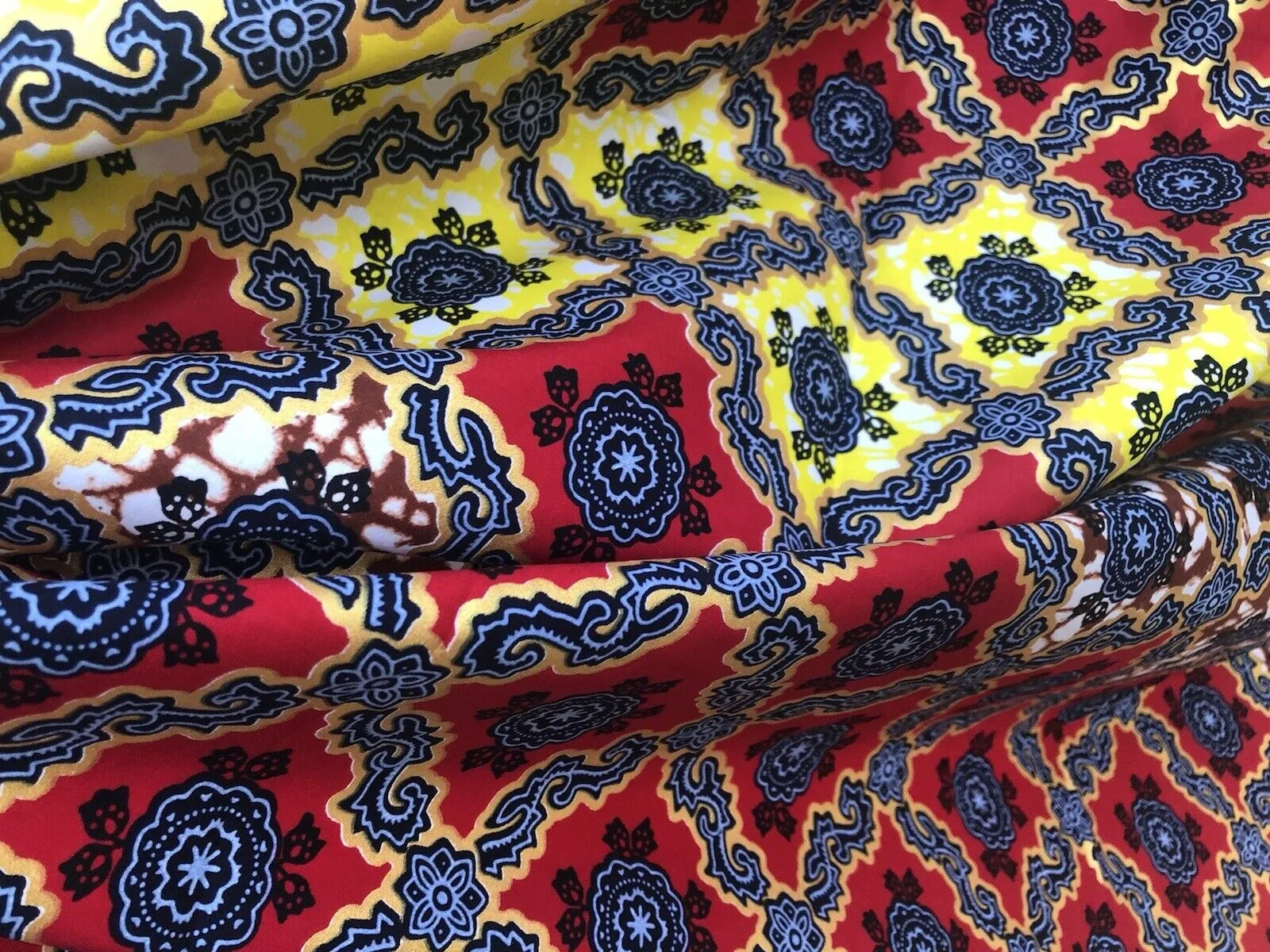 Red and Yellow Optical Illusion Hollandaise Gold Line Cotton Wax