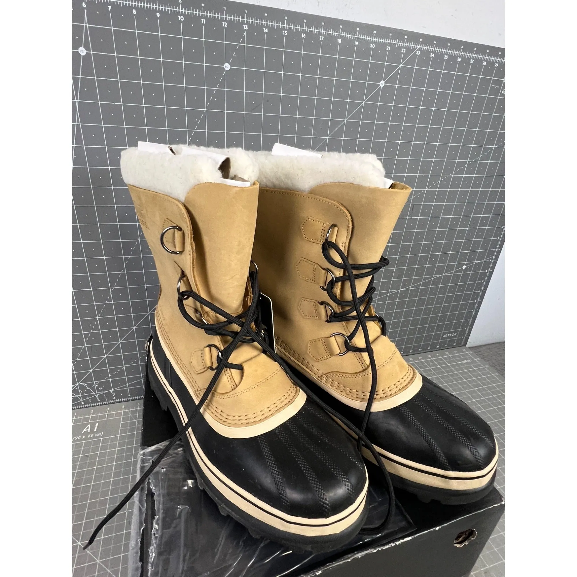 Sorel Caribou Men’s Waterproof Insulated Winter Boot Size 11 NEW