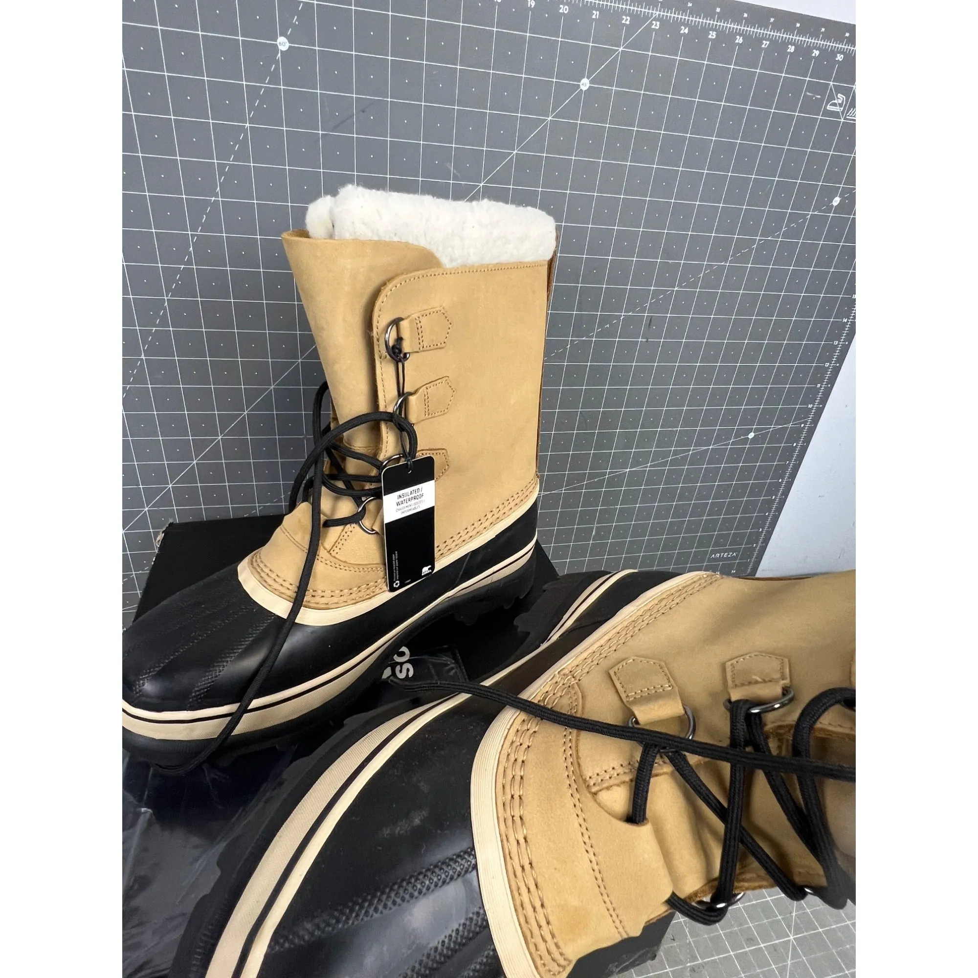 Sorel Caribou Men’s Waterproof Insulated Winter Boot Size 11 NEW