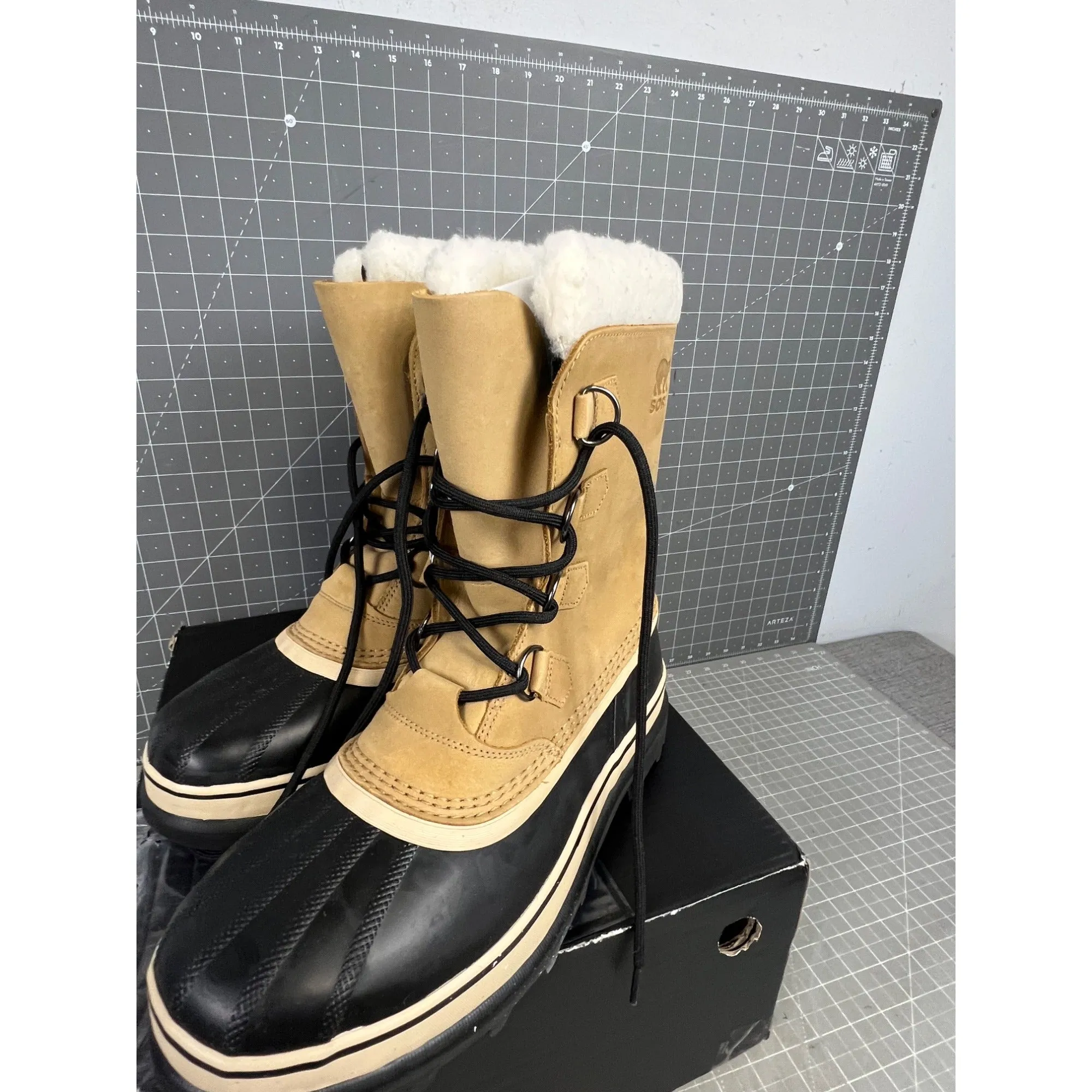 Sorel Caribou Men’s Waterproof Insulated Winter Boot Size 11 NEW