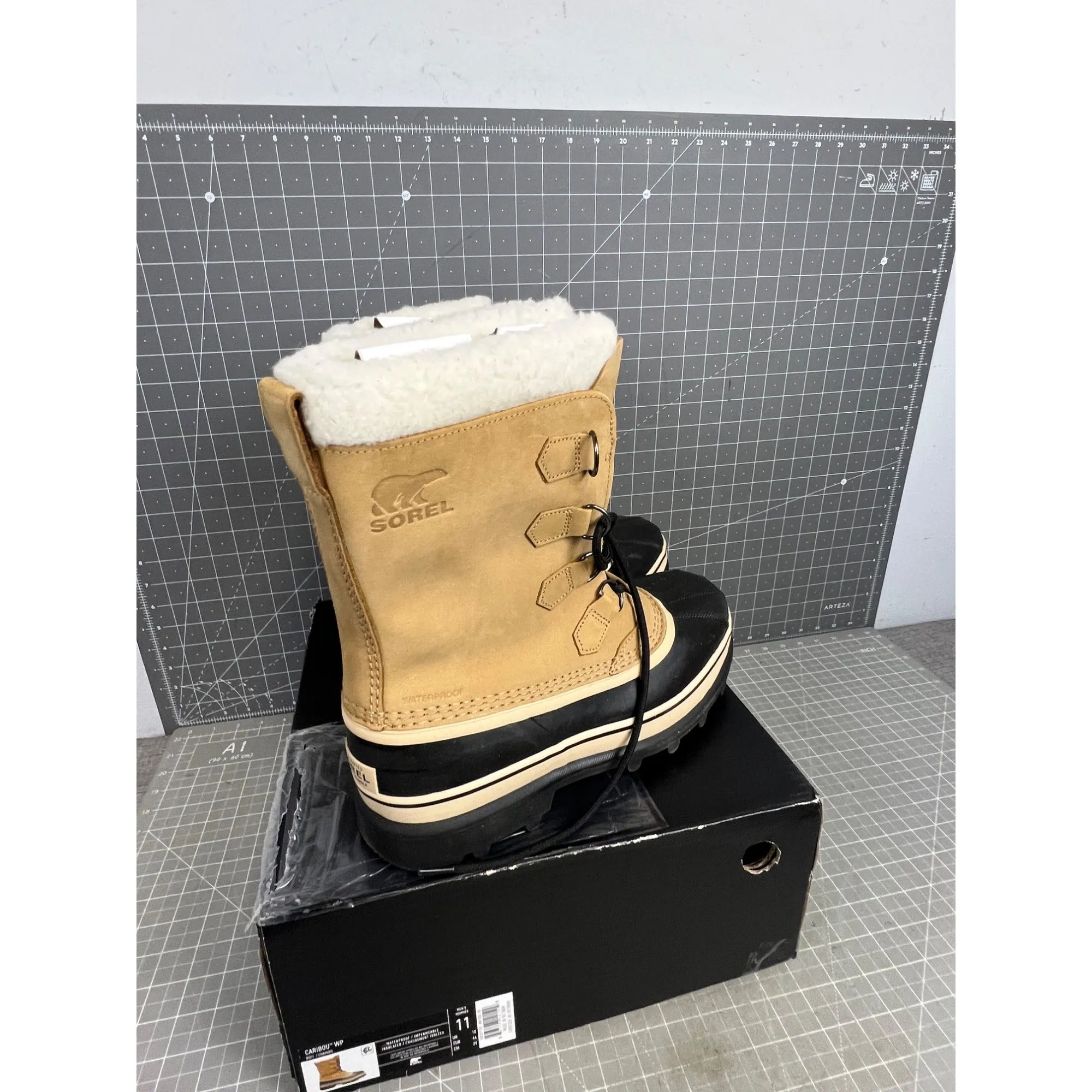 Sorel Caribou Men’s Waterproof Insulated Winter Boot Size 11 NEW
