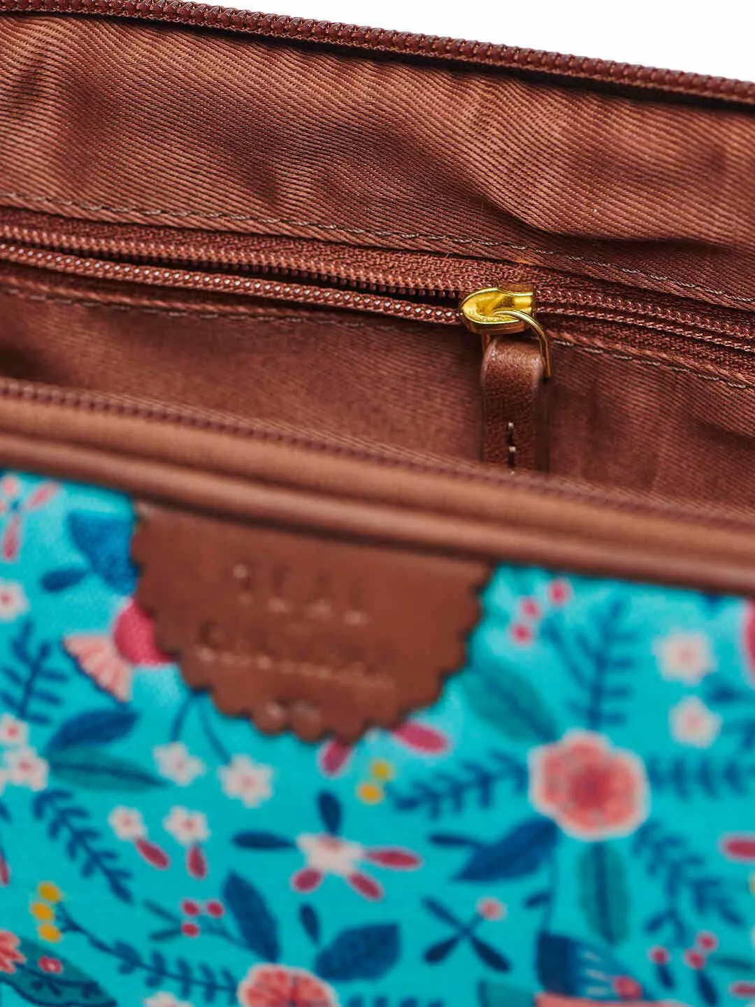TEAL BY CHUMBAK Floral Printed Swagger Sling Bag