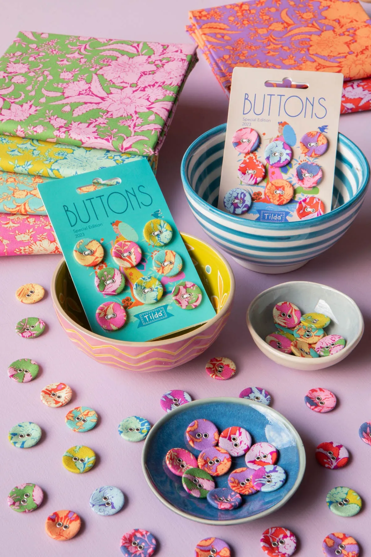 Tilda Bloomsville Abloom Buttons Blue Red 3/4in 8 Count