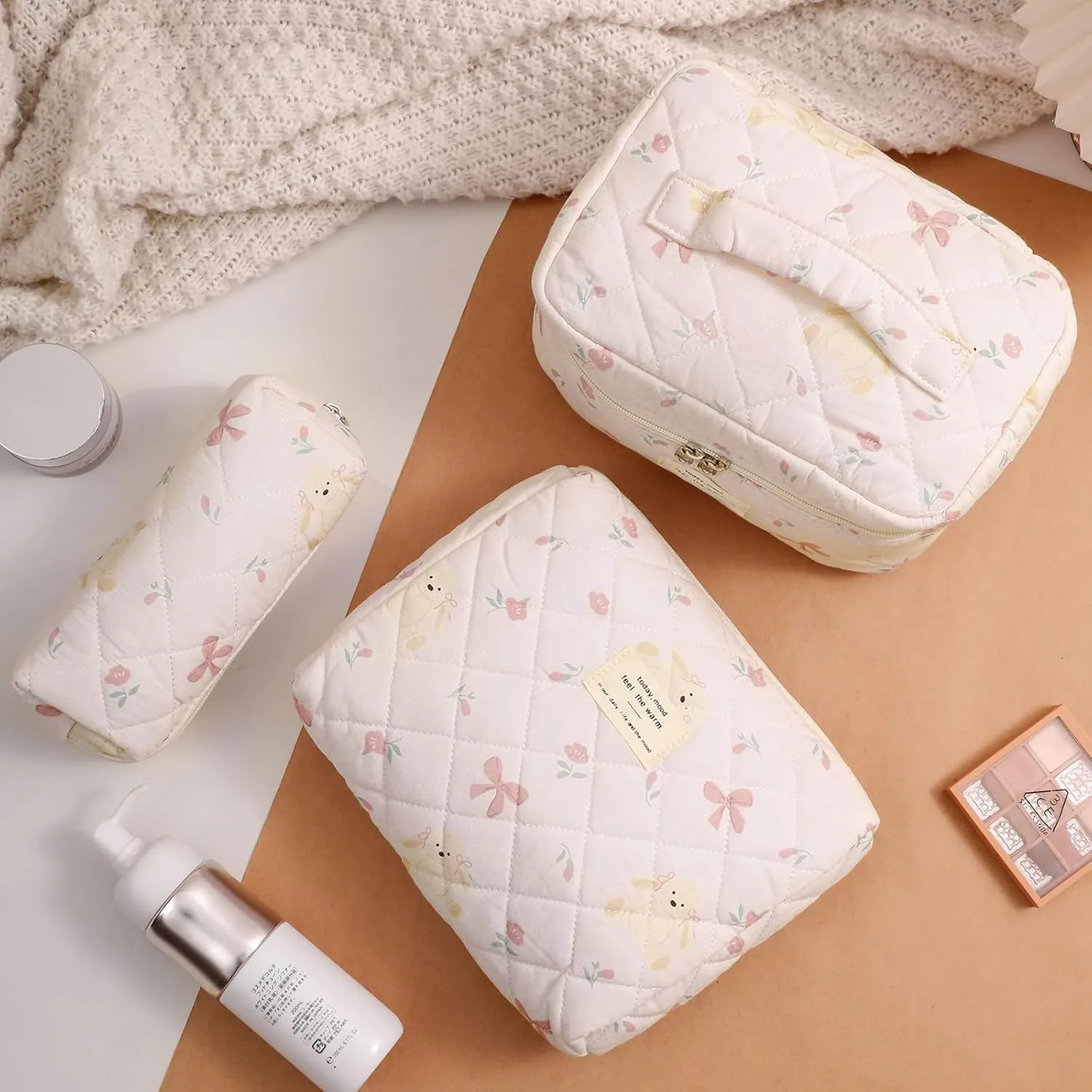 uekeboag 3Pcs Quilted Cotton Makeup Bag,Coquette Quilted Toiletry Bag for Women and Girls,Floral Coquette Pouch,Cute Kawaii Travel Cosmetic Bags(3Pcs Bear Bow)