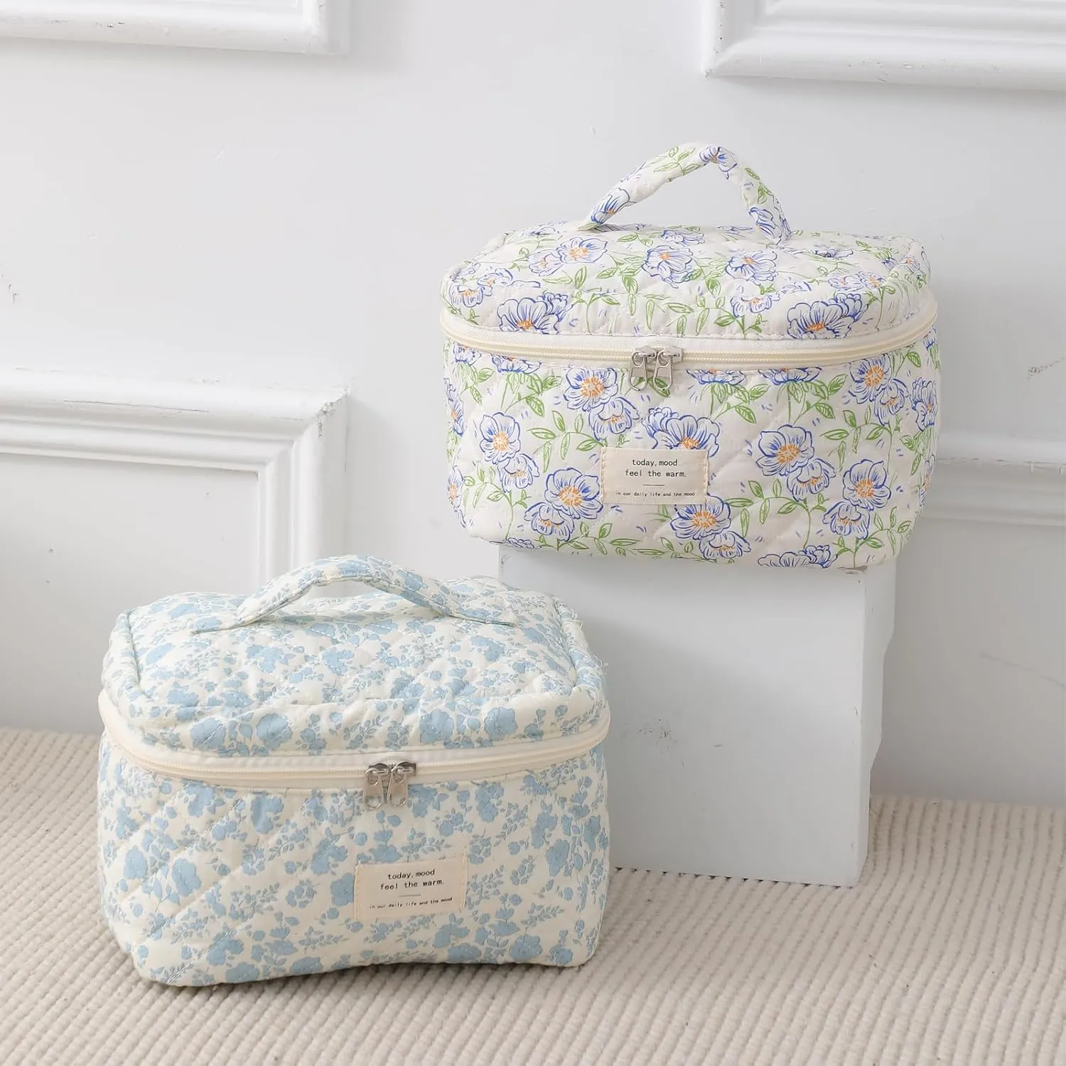 uekeboag Large Travel Quilted Makeup Bag for Women, Floral Cotton Cosmetic Bag, Coquette Aesthetic Floral Toiletry Organizer Bag