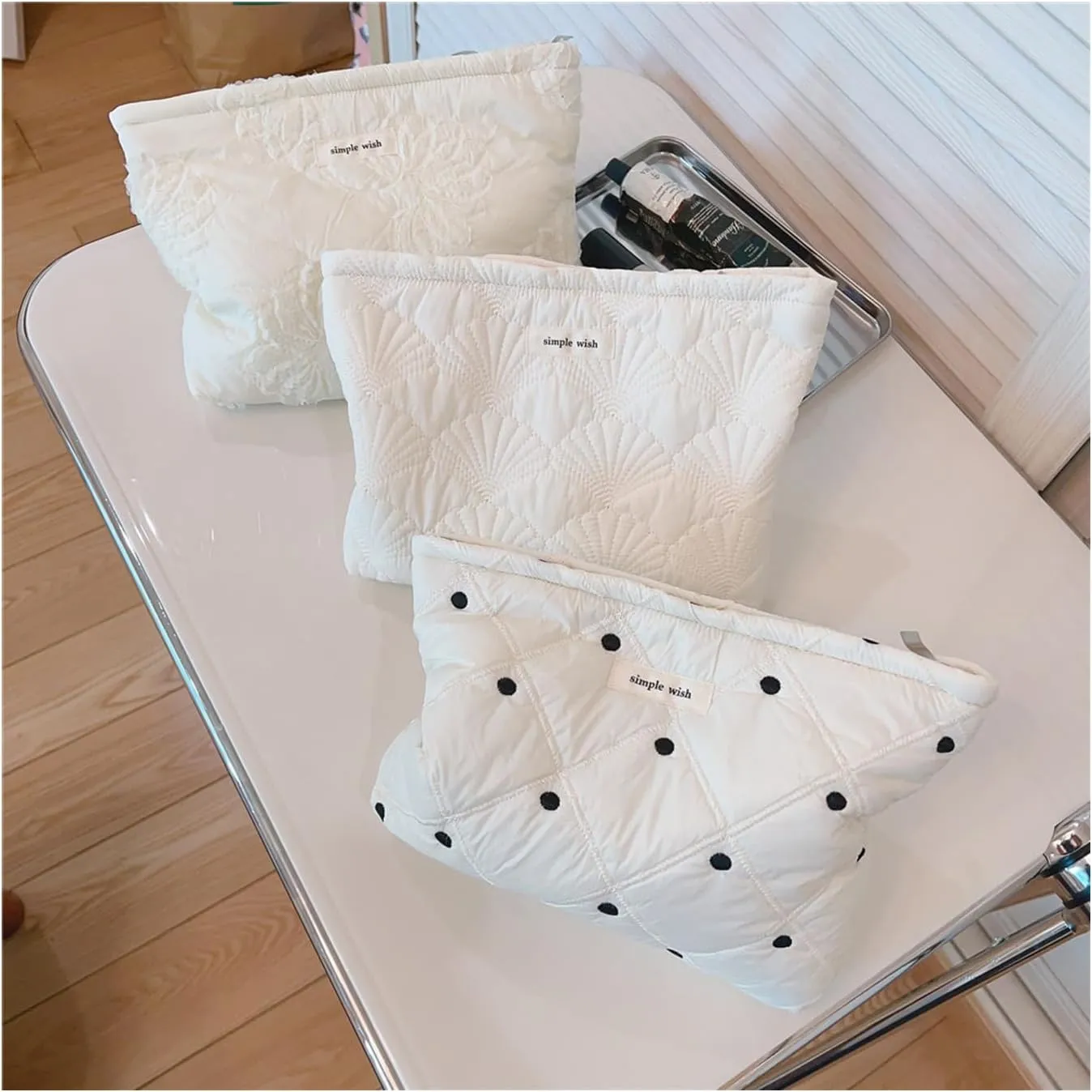 uekeboag White Quilted Cotton Makeup Pouch,Coquette Quilted Toiletry Bag for Women and Girls, Floral Coquette Organizer Bag, Aesthetic Travel Cosmetic Bags(03White Shells)