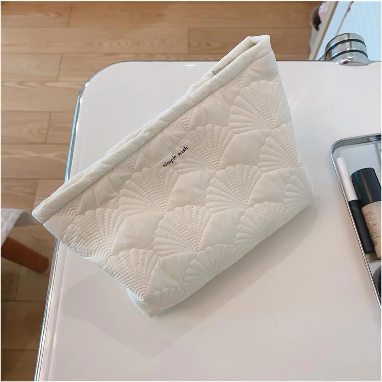 uekeboag White Quilted Cotton Makeup Pouch,Coquette Quilted Toiletry Bag for Women and Girls, Floral Coquette Organizer Bag, Aesthetic Travel Cosmetic Bags(03White Shells)