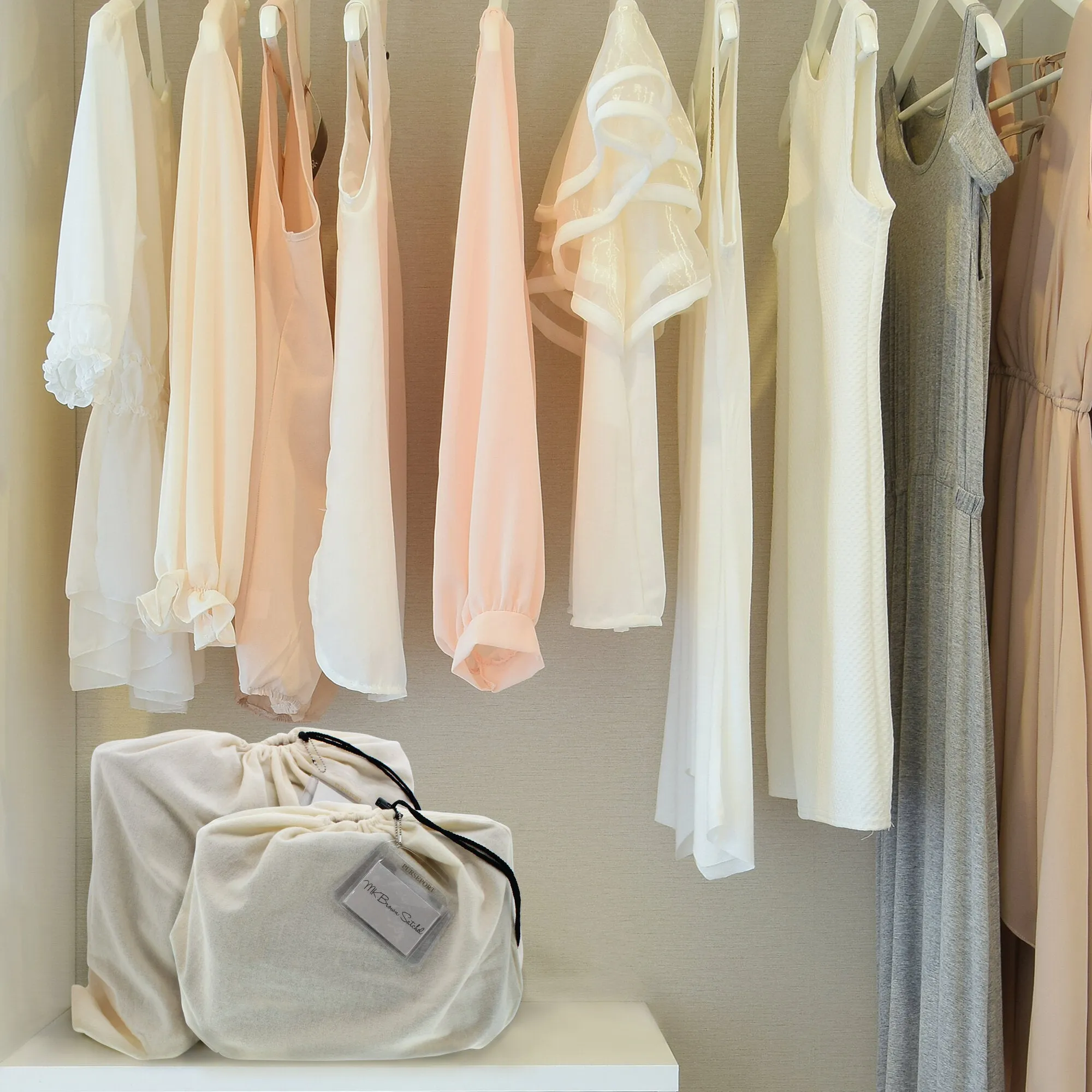 UNDERCOVERS™ DUST COVER WITH PURSEPORT™ ID TAG