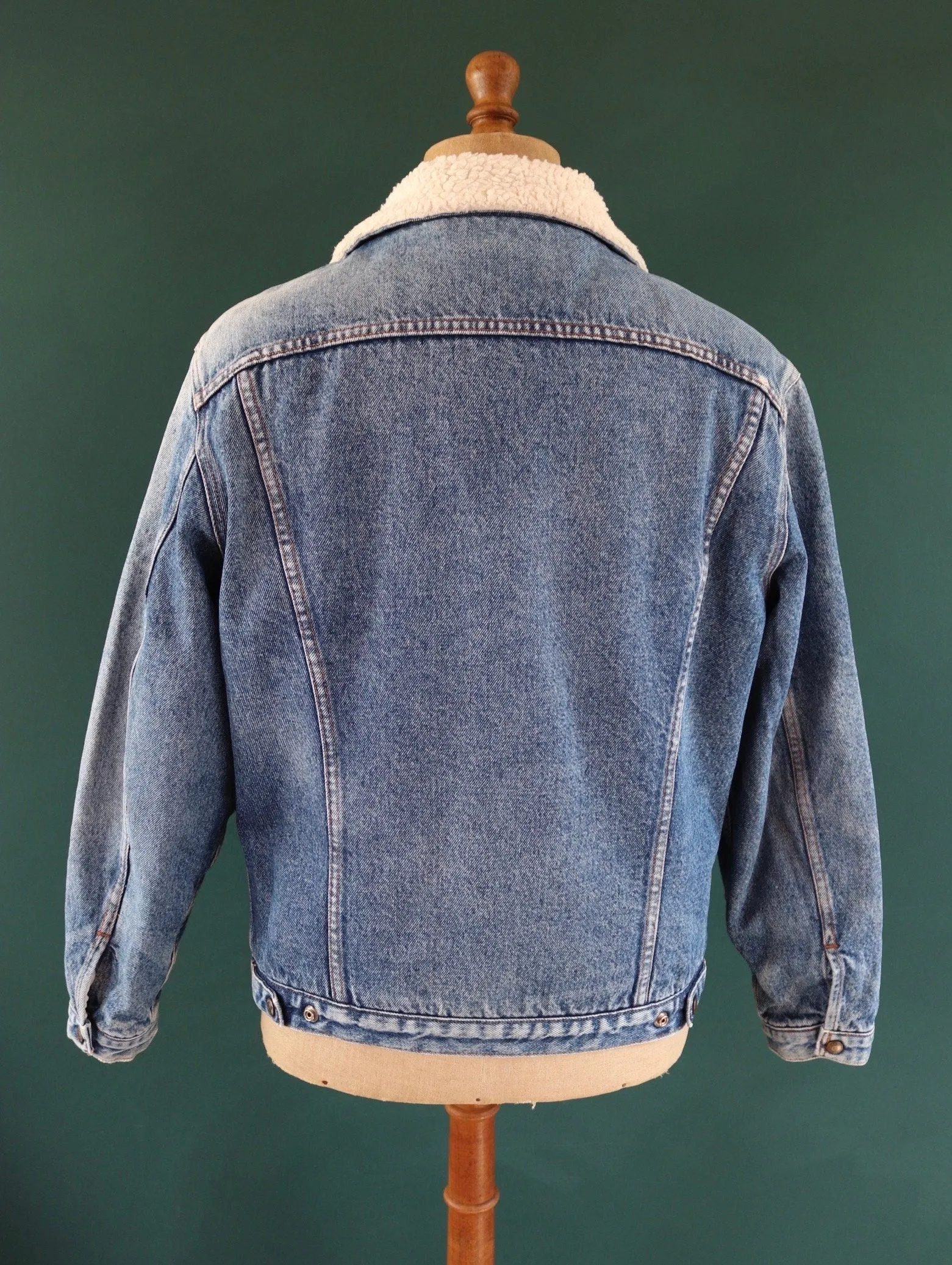 Vintage 1980s Levis lined denim jacket - 70608 - mid blue trucker - red tab small e - 46" chest - workwear