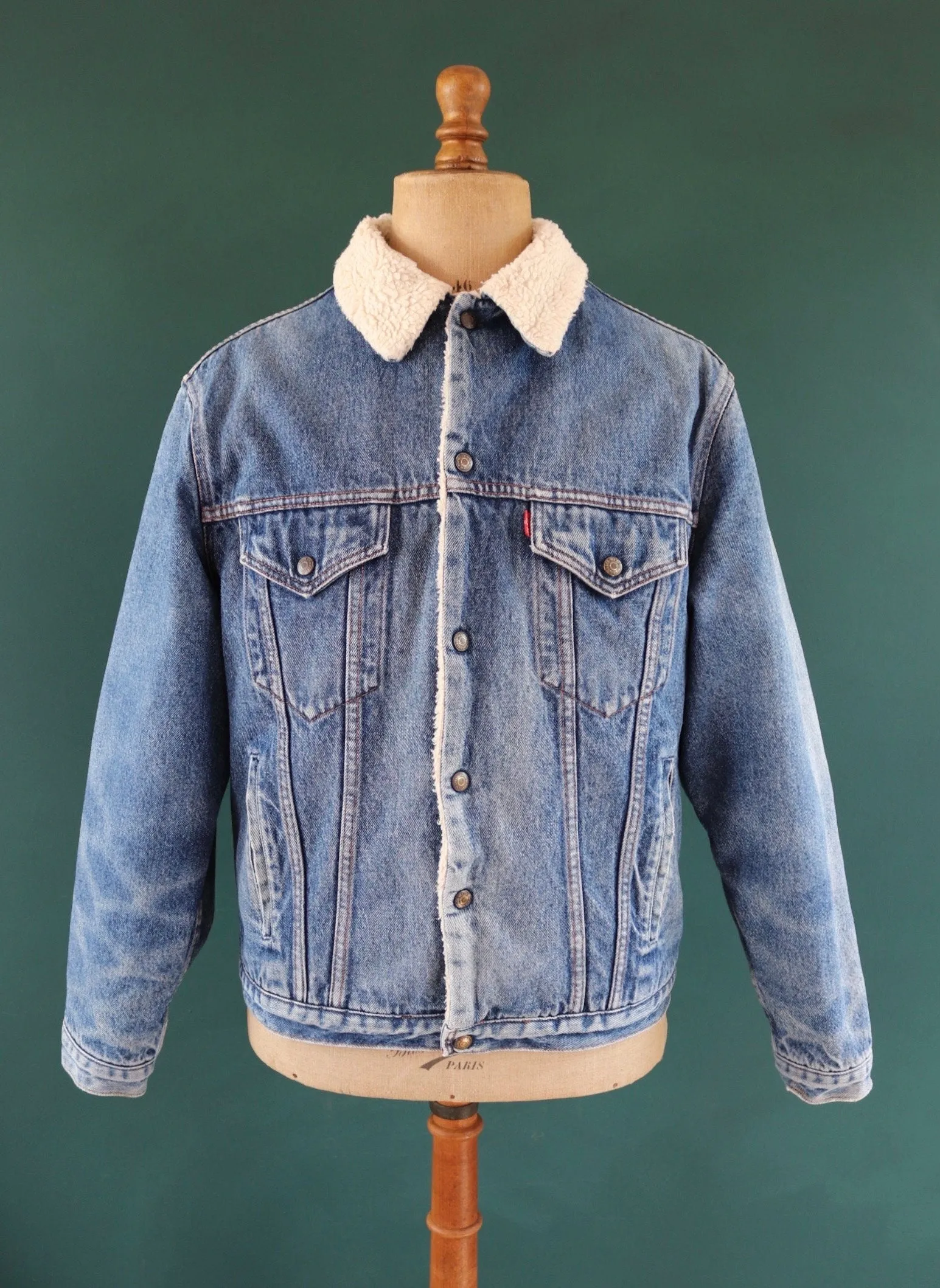 Vintage 1980s Levis lined denim jacket - 70608 - mid blue trucker - red tab small e - 46" chest - workwear