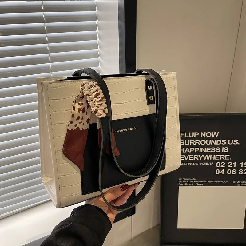 VLOVELAW 2025 Casual women's bags, fashionable underarm shoulder bags, commuter women's backpacks, large capacity Korean version, new popular small square bags.